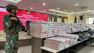 Barang bukti berupa uang tunai ratusan miliar, surat kendaraan mobil, tad mewah hingga ratusan ratusan ribu dolar mata uang asing berbagai negara