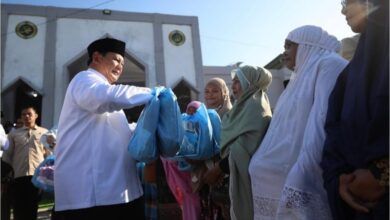 Presiden Prabowo Subianto melaksanakan salat Idulfitri bersama masyarakat di Masjid Darussalam