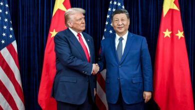 Presiden China Xi Jinping menyambut Presiden Amerika Serikat Donald Trump