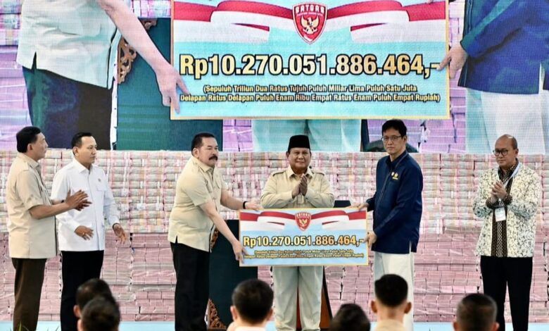 Presiden Prabowo Subianto menghadiri penyerahan denda administratif, penerimaan pajak, serta hasil penguasaan kembali kawasan hutan oleh negara