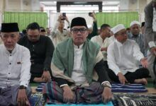 Wali Kota Samarinda, Andi Harun melaksanakan Salat Iduladha 1447 Hijriah dan menyerahkan hewan kurban di Masjid Istiqlal Loa Bakung Samarinda