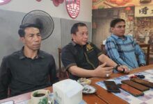 Konferensi Pers kuasa hukum Nurfadiah dan Hasanuddin Mas'ud, Agus Shali di Kopi Tiam.