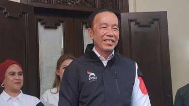 Presiden ke-7 RI, Joko Widodo (Jokowi) akan segera mengenakan jaket Partai Solidaritas Indonesia sebagai Ketua Dewan Pembina.