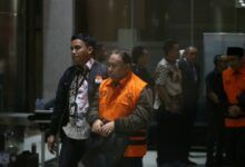Rektor Unsoed Akhmad Sodiq jadi tersangka kasus dugaan praktik pemerasan dalam penerimaan mahasiswa baru jalur Mandiri