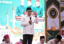 Wali Kota Samarinda, Andi Harun didampingi istri, Rinda Wahyuni Andi Harun menghadiri peringatan Peringatan Maulid Nabi Besar Muhammad SAW 1448 Hijriah di GOR Segiri