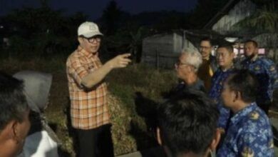 Wali Kota Samarinda, Andi Harun, meninjau langsung kawasan tepian Sungai Karang Mumus di sekitar Jalan Tarmidzi dan Jalan Muso Salim, Kamis (17/9/2026).