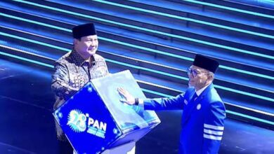Zulhas dalam acara HUT ke-28 PAN yang turut dihadiri Prabowo.